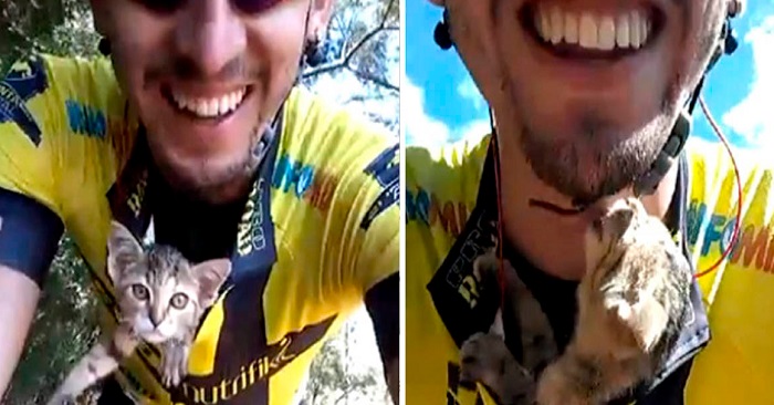 Tävlingscyklisten hittar en övergiven katt vid vägkanten! Kattens reaktion när han blir räddad? OTROLIG!